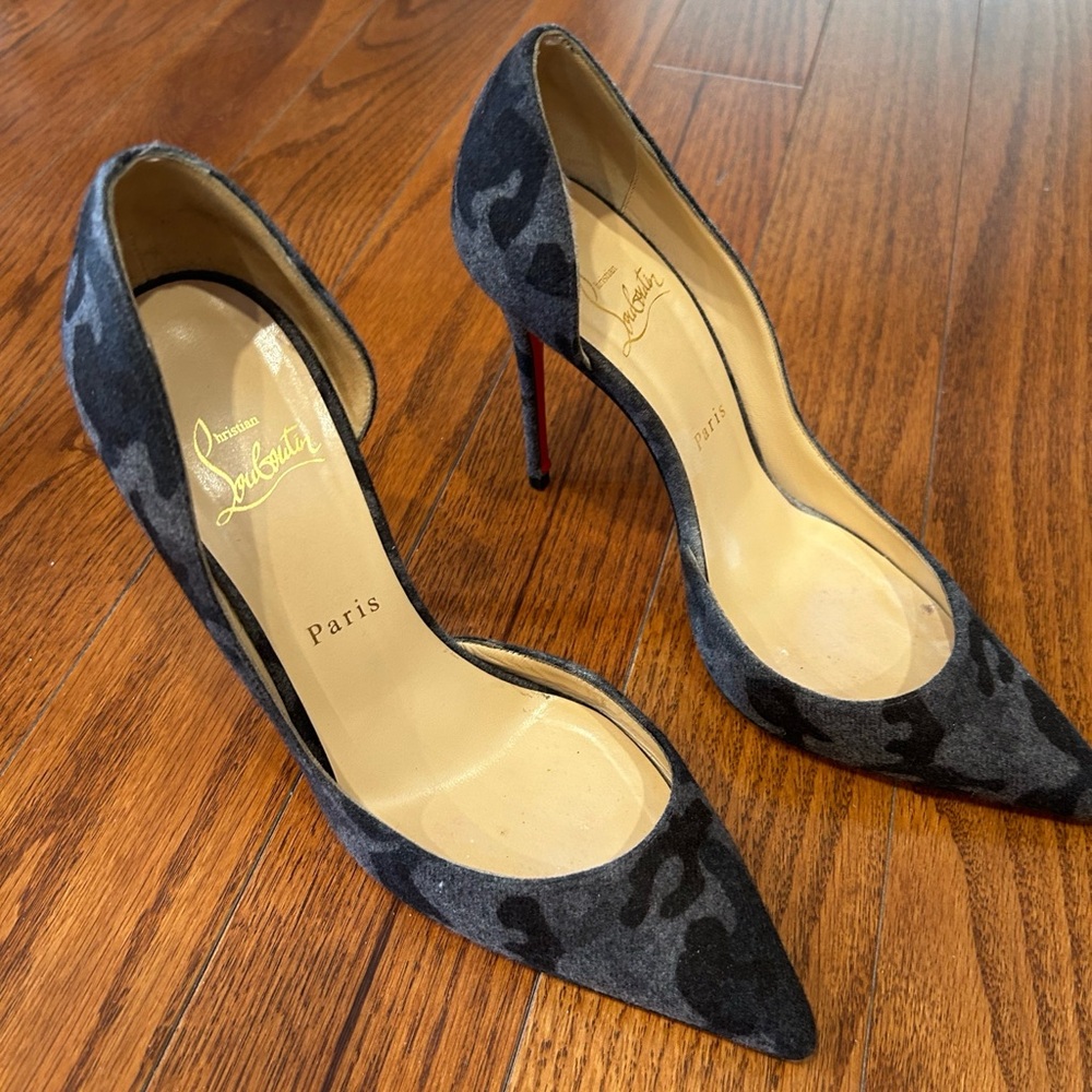 Elegant Navy High Heeled Pumps with Pointed Toe and Stiletto Heel